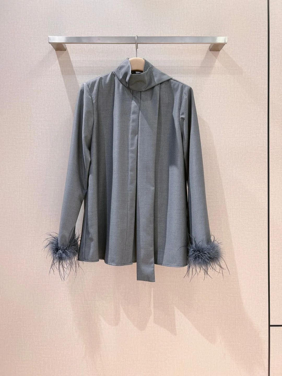 2024 Autumn New Women's Clothing Retro romantic gray lapel ribbon ostrich fur decorative shirt 0822