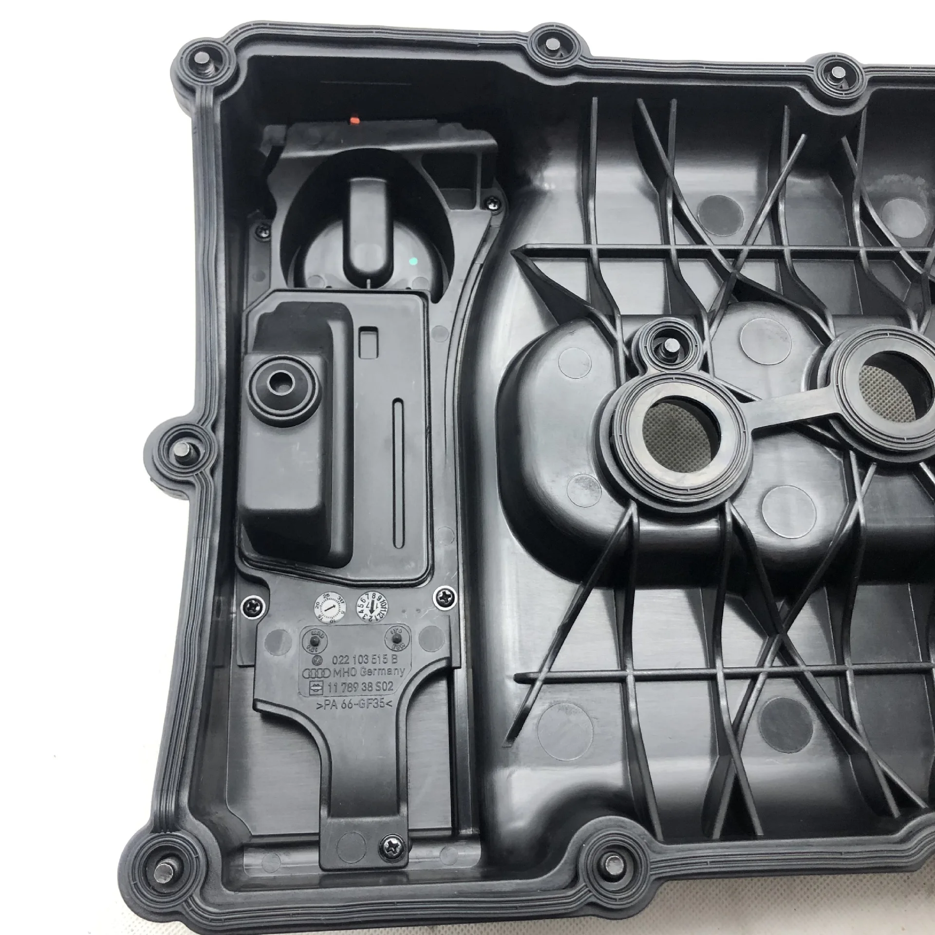 For Porsche valve cover 95510513500