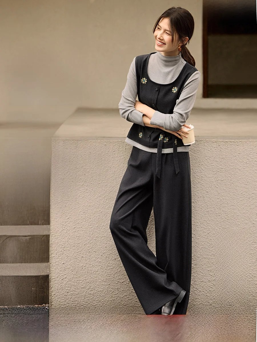 

XWI Embroidered Fleece Long Sleeve T-Shirt Set Women's Autumn Winter Warm Thickened Casual Fashion Age-Defying Outfit