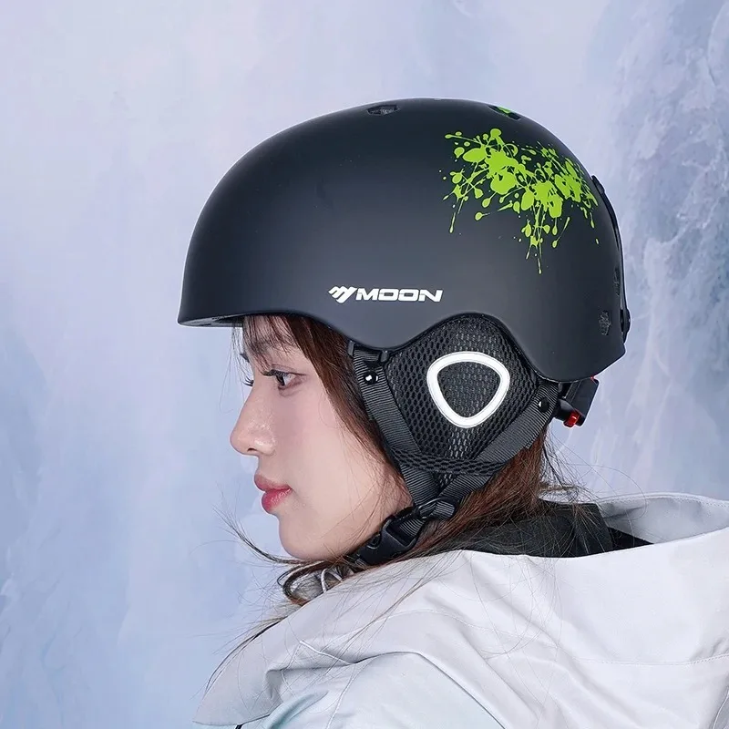 snowboard helmet