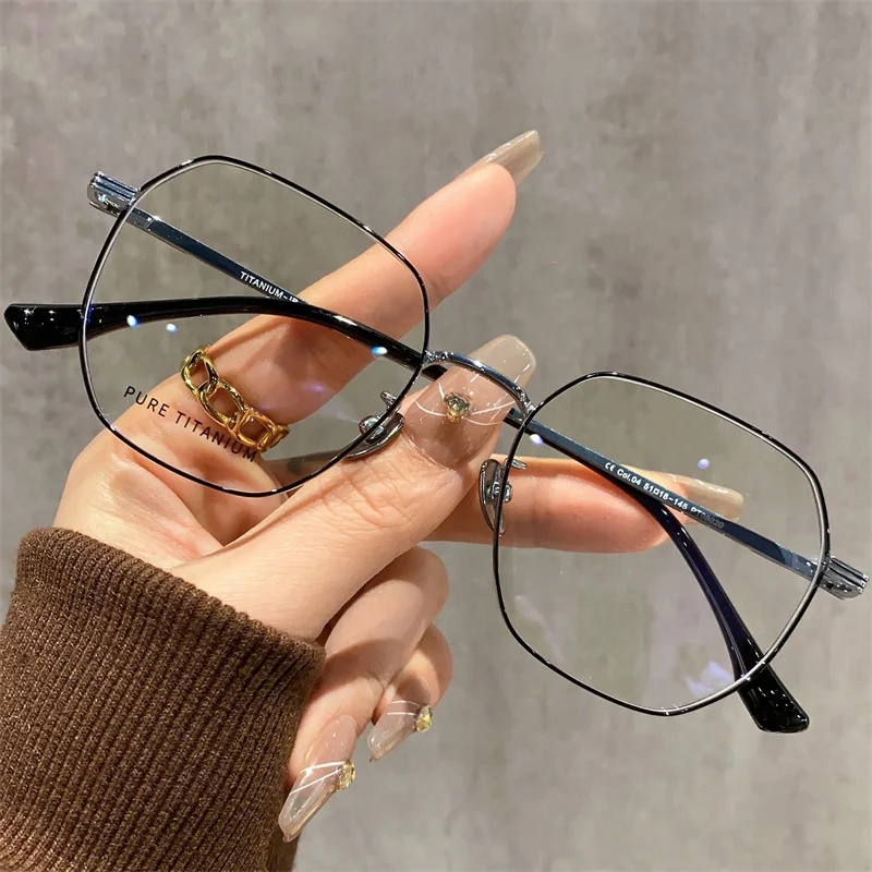 YIMARUILI hommes et femmes rétro lunettes polygonales Ultra-léger titane Premium Retouch visage optique Prescription lunettes cadre