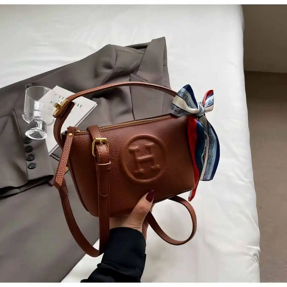 

High looks, light luxury camera bag, stylish new zipper, single shoulder crossbody bag, fashionable and versatile women's bag