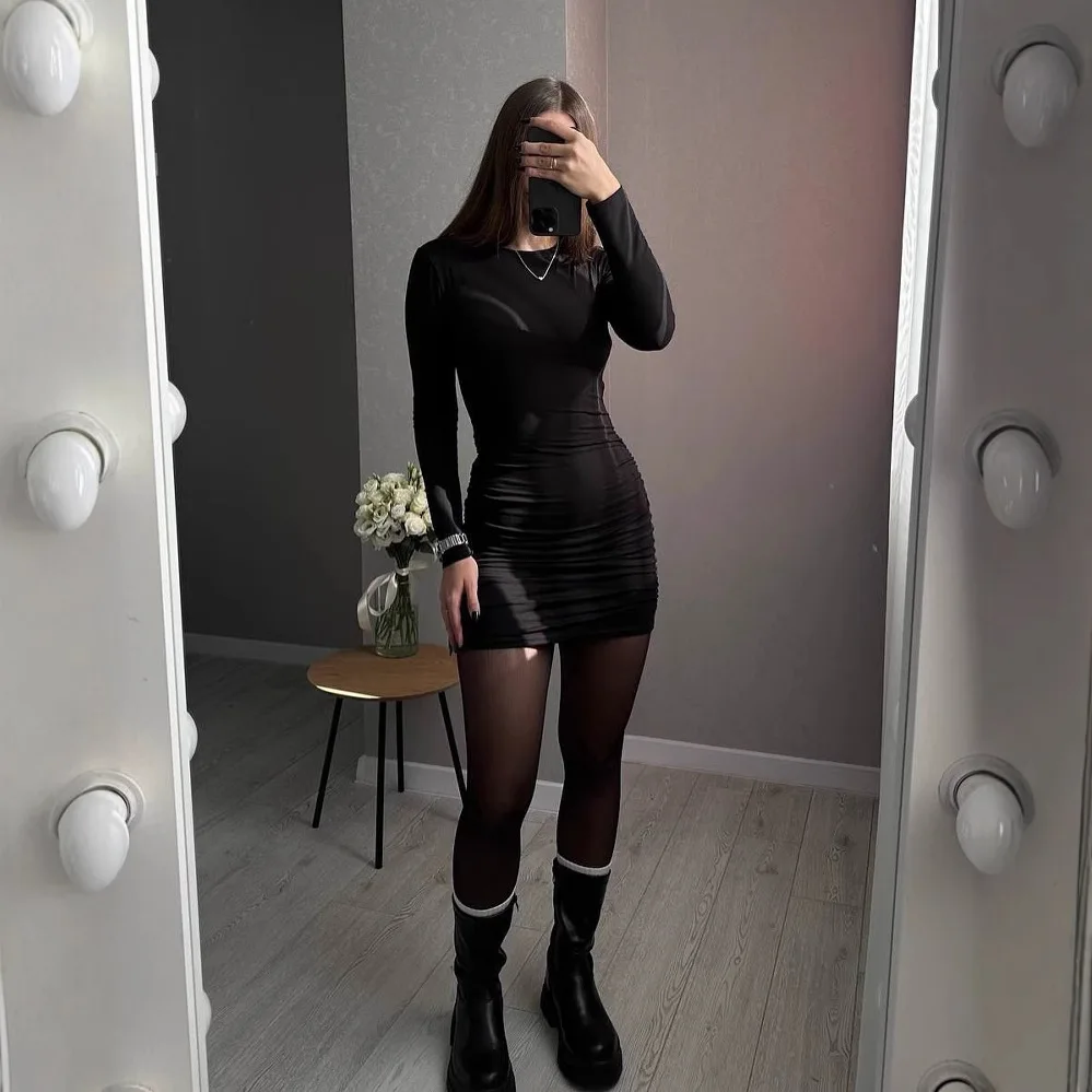 أوروبا والولايات المتحدة فتاة ساخنة الرياح الظهر جوفاء فستان بأكمام طويلة الإناث جولة الرقبة مثير ضئيلة طويلة الورك تنورة الإناث #1