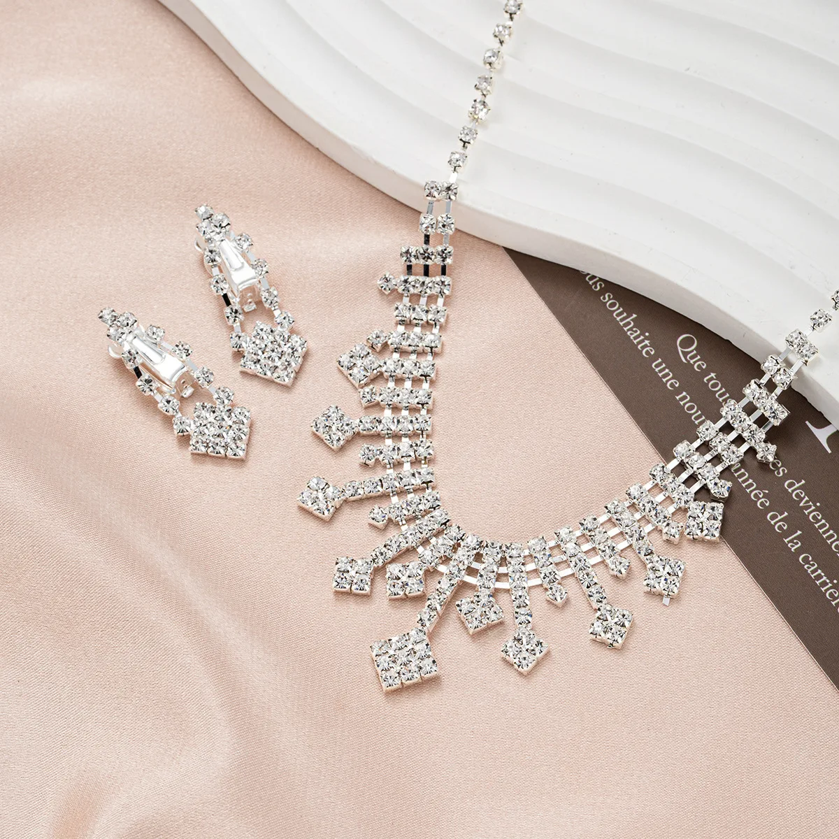 Bridal jewelry necklace European and American two-piece rhinestone claw chain jewelry set