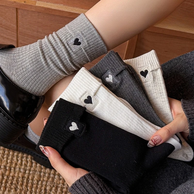 

5 пар носков в форме сердца, женские однотонные хлопковые носки средней подошвы, удобные повседневные носки с вышивкой для женщин