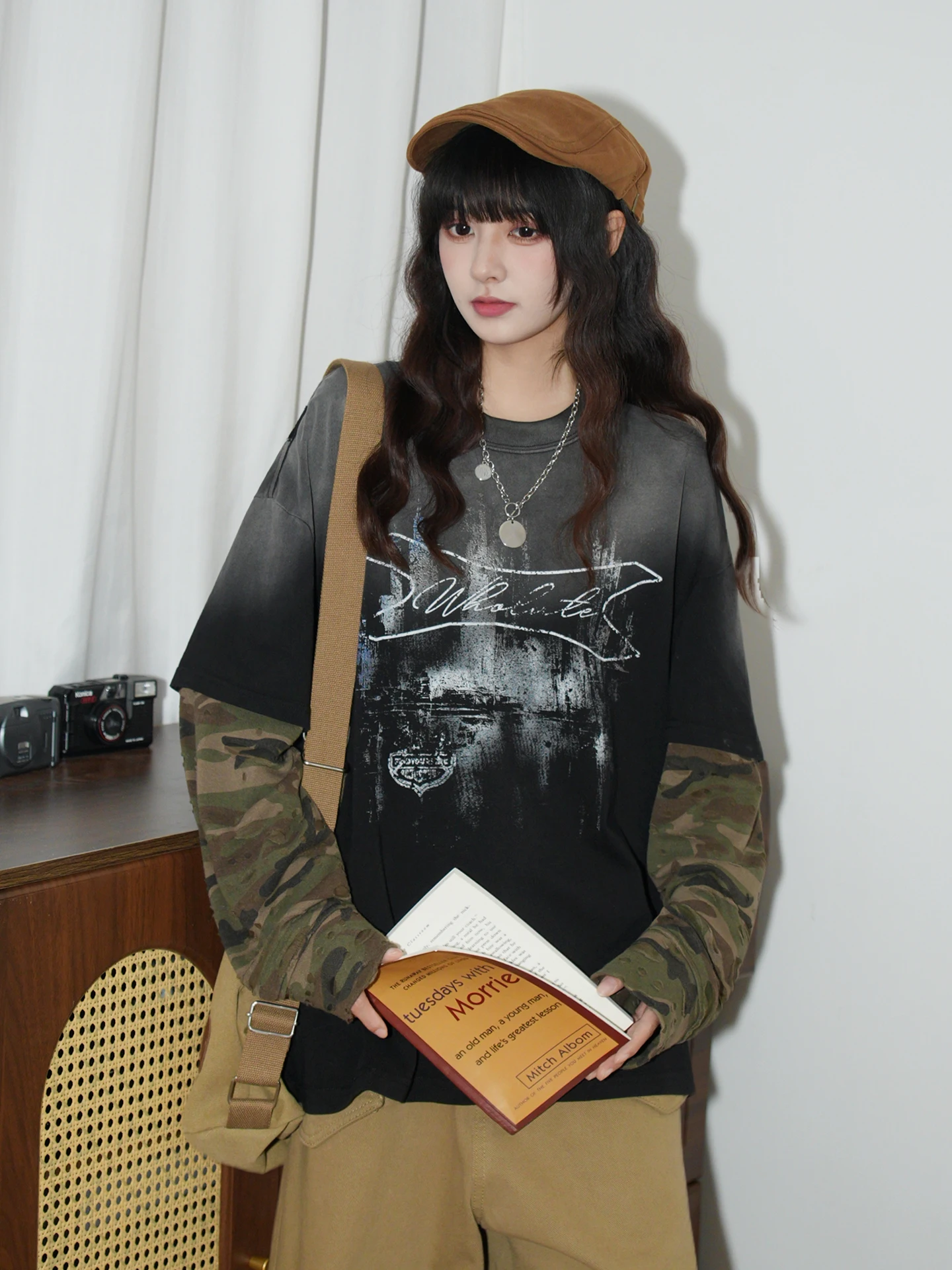 Retro American Style Camouflage Patchwork Hole Dyeing Fake Two-Piece Long Sleeve T-Shirt Women Loose Top Autumn Street Style ...