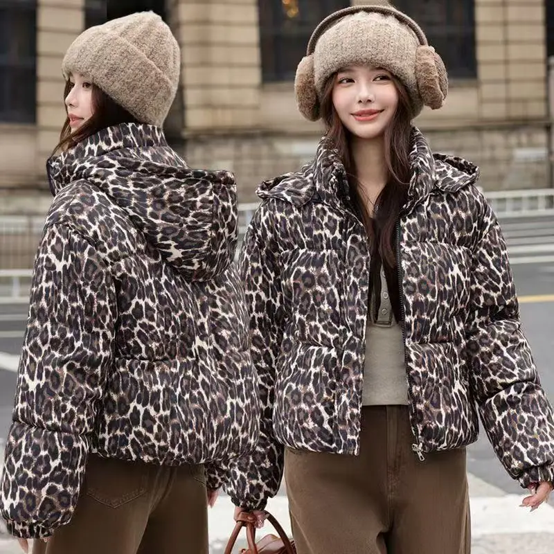 Giacca in cotone caldo con stampa leopardata da donna Inverno 2025 Nuovo piumino imbottito in cotone Parka da donna Cappotto alla moda Cappotto con cappuccio