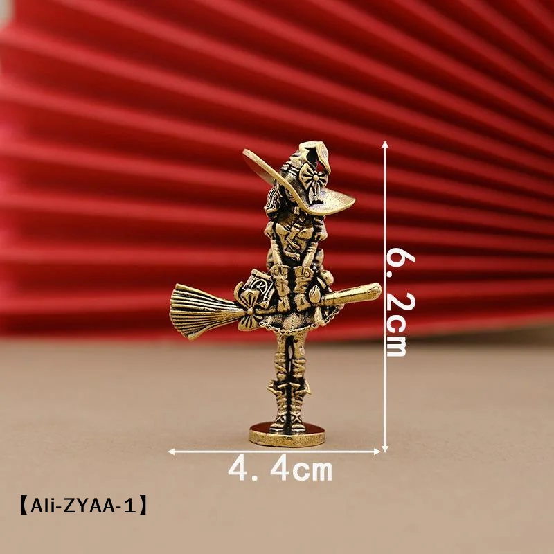 Desk Setup Design - Figurine de sorcière en laiton avec
