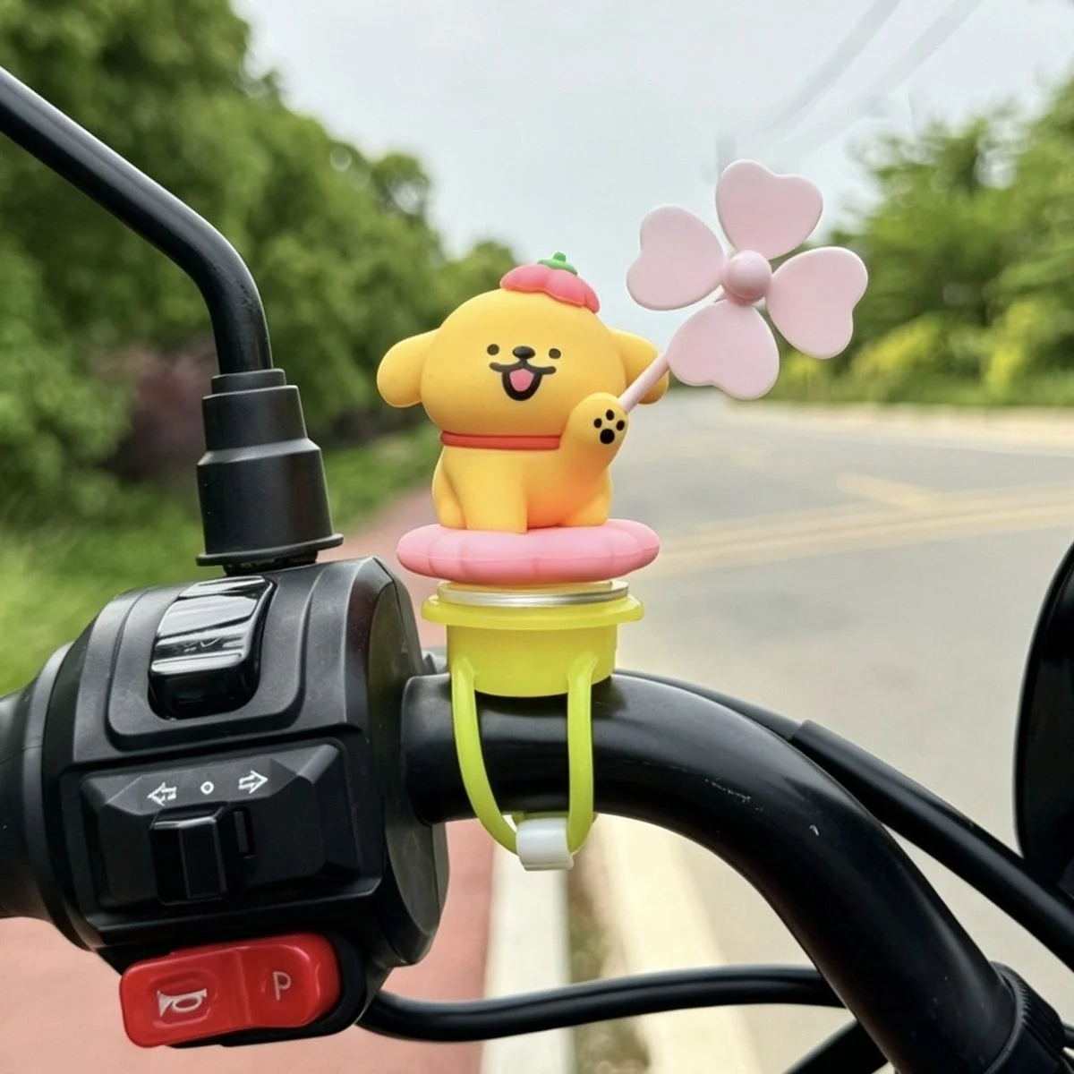 Adorable Mini Windmill Decorative Figurine for Electric Cars Bicycles Motorcycles - Unique Stylish Decoration