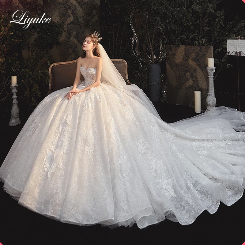 Liyuke Elegant Sweetheart Puffy Ball Gown Wedding Dress With 3D Flowers Floral Appliques Lace Bridal Skirts