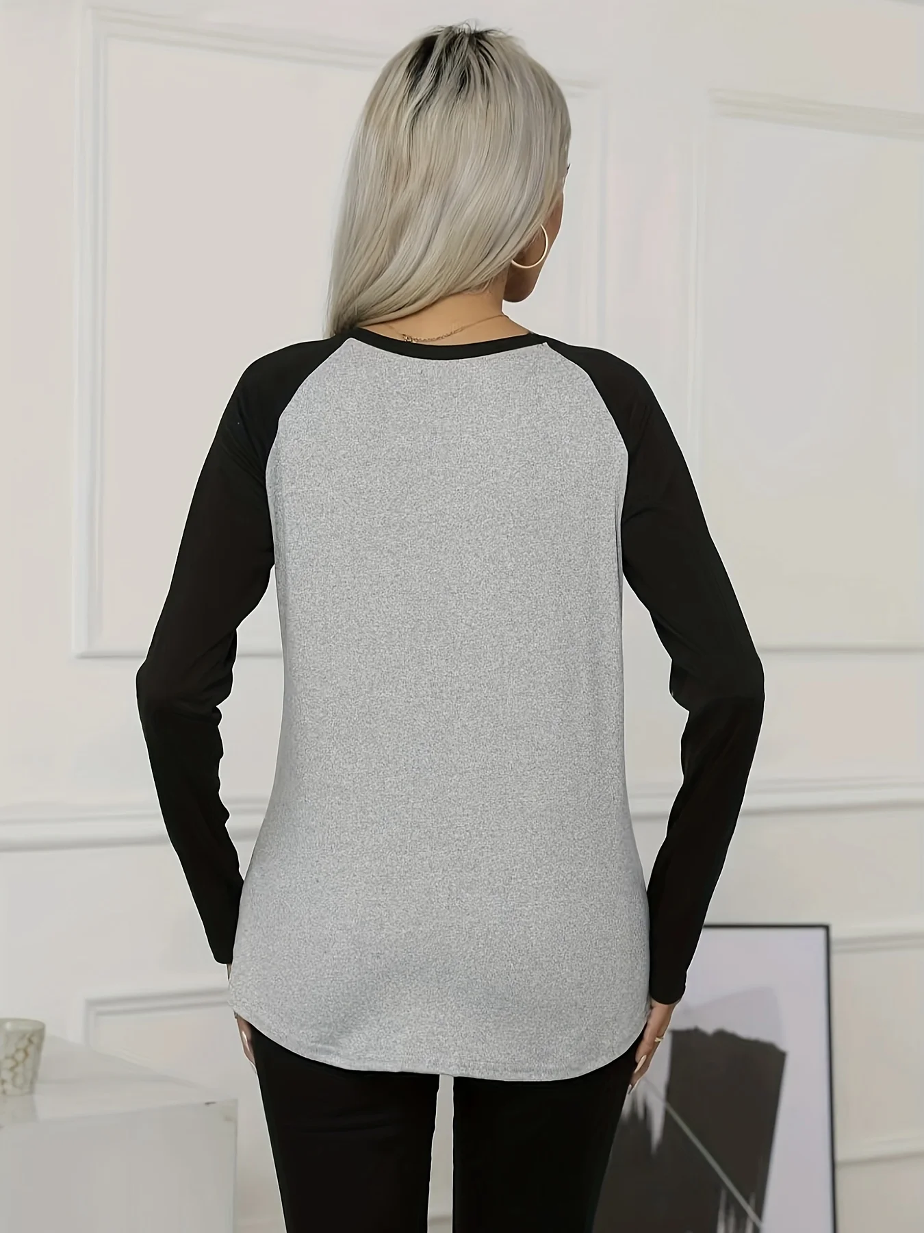 나비 프린트 크루 넥 T 셔츠 캐주얼 긴팔 가을, 겨울 탑 여성 T 셔츠 루즈하고 편안한 블랙 화이트