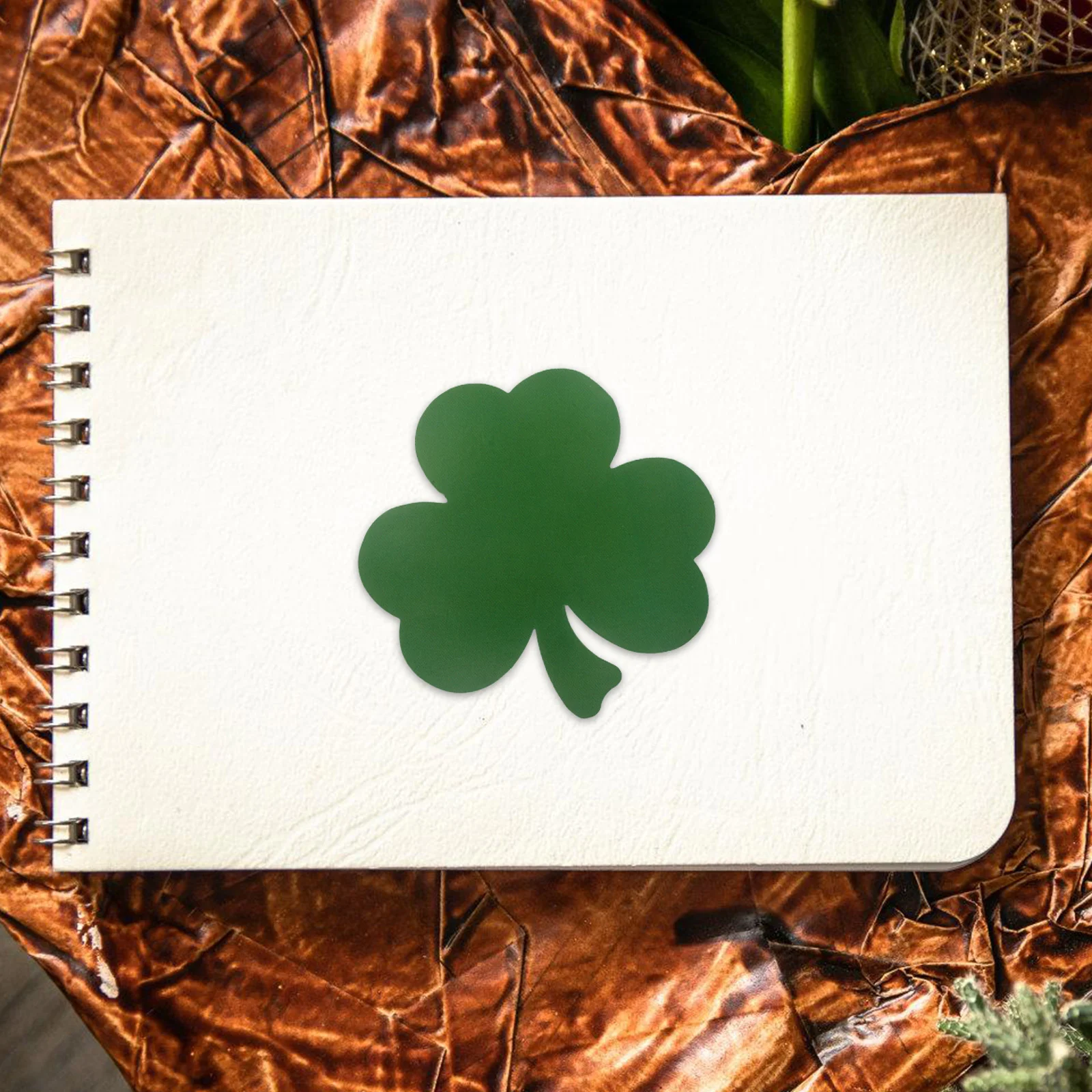 

40 Pcs Clover Handwritten Cards Glitter Shamrock Cutouts Honeycomb Coated Paper Bulletin Board St Patrick Decor Name Tags