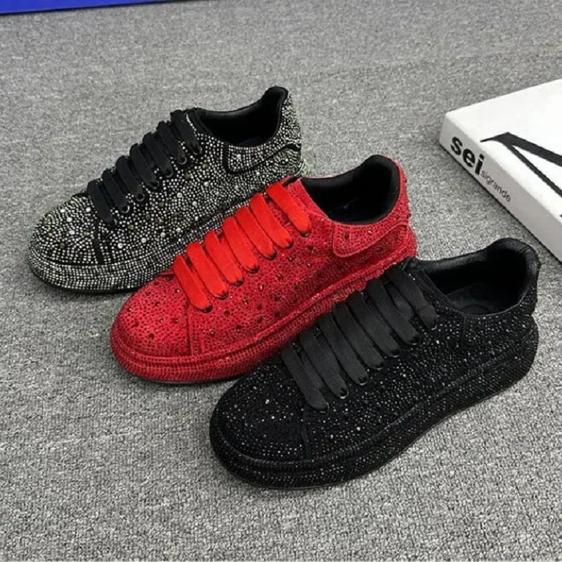 New Royal Style Rhinestone Spikes Flat Leather Shoes Fashion Men Loafer Dress Smoking Slipper Casual Diamond Shoes