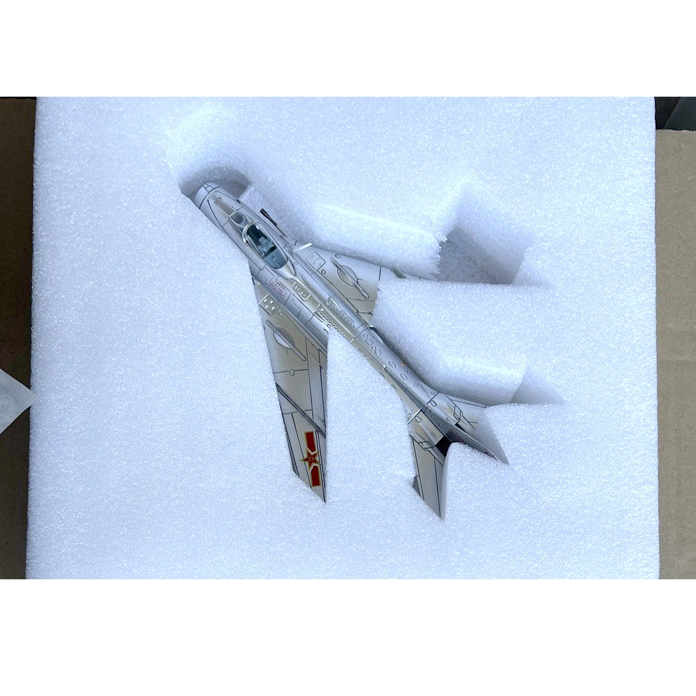 

1: 72 Chinese Air Force J-6 Fighter Model 0021 # 14640PL Static Finished Product Model