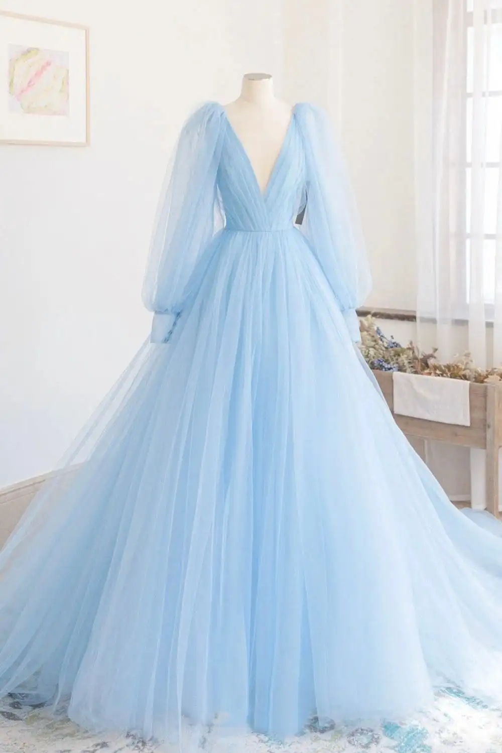 

Elegant Gala Prom Dresses Tulle Long Pleats Ball Gown V Neck Full Sleeves Backless Formal Party Evening Gowns Women