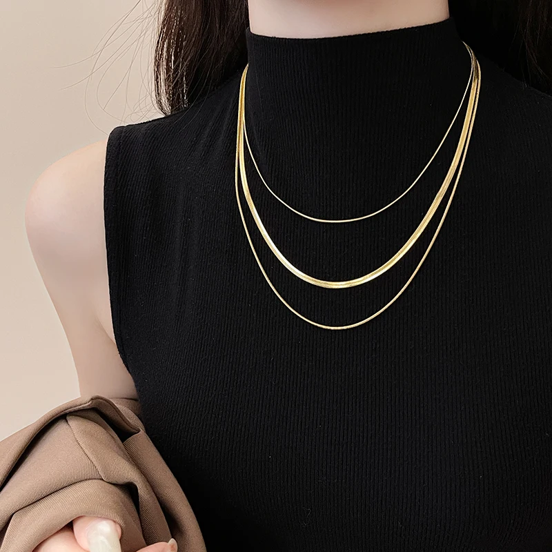 Edelstahl-Halskette in Goldfarbe mit mehrschichtiger Schlangenkette, nicht ausbleichender Schmuck für Frauen, sexy Schlüsselbeinkette-Accessoire – Detail 5