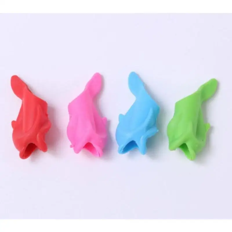 4 قطعة قبضة الكتابة الطلابية مصحح الأطفال هلام القلم قبضة أداة سحرية سمكة صغيرة سيليكون القلم كم لون عشوائي #3