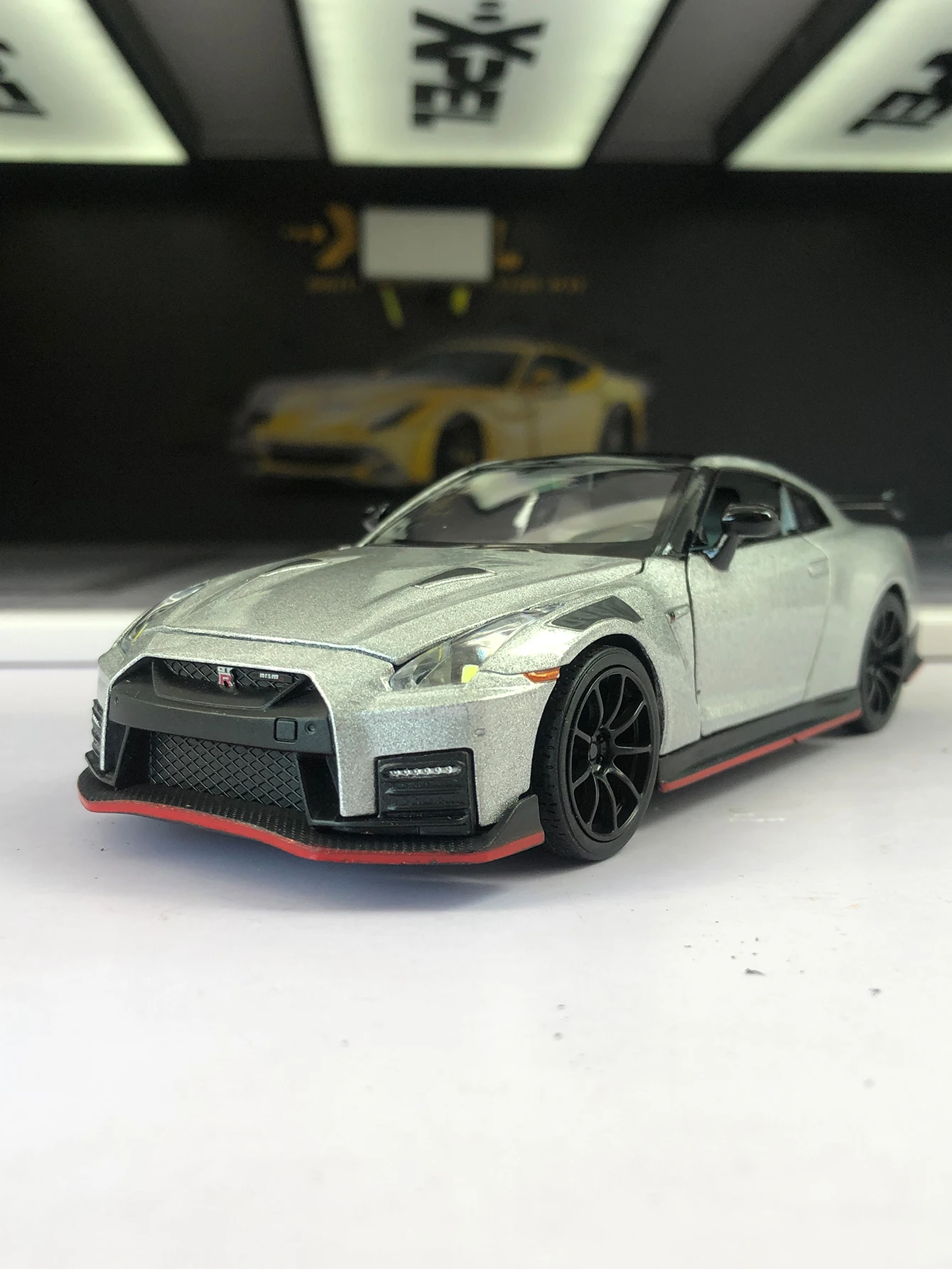 RMZ City 1:32 simulation zinc alloy Nissan GT-R Nismo R35 model car, static ornament, metal collectible gift car