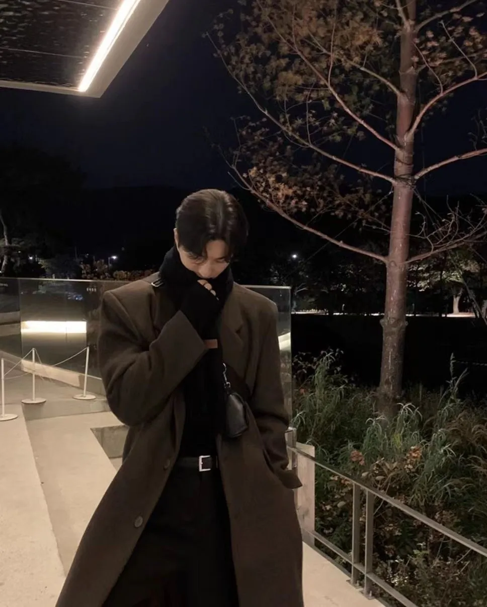 

Мужской свитер из шерстяной смеси с V-образным вырезом, пышными рукавами, свободного кроя, просторный, объемный, роскошный, изысканный, округлый, комфортный.