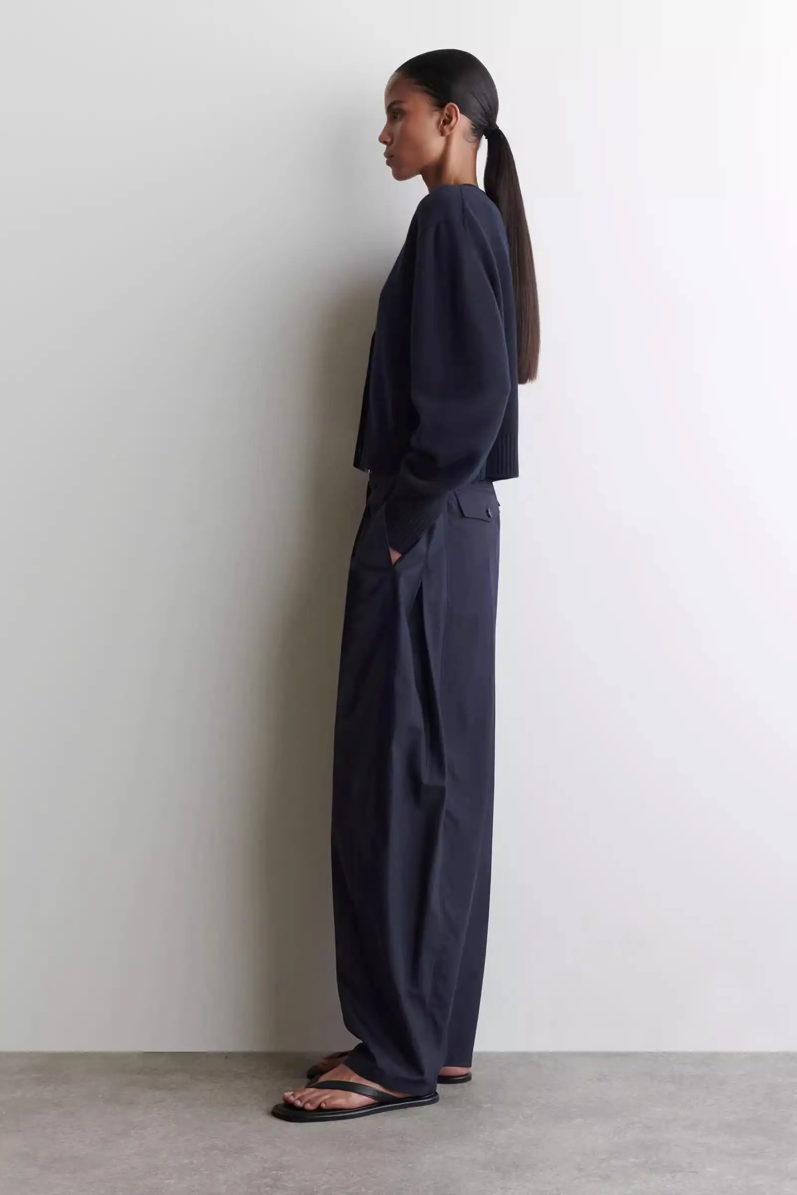 Ethereal MD 2025 كوس الخريف نمط جديد للسيدات عارضة وعصرية النمط القياسي المخلوطة الأزرق الداكن سترة محبوكة #3