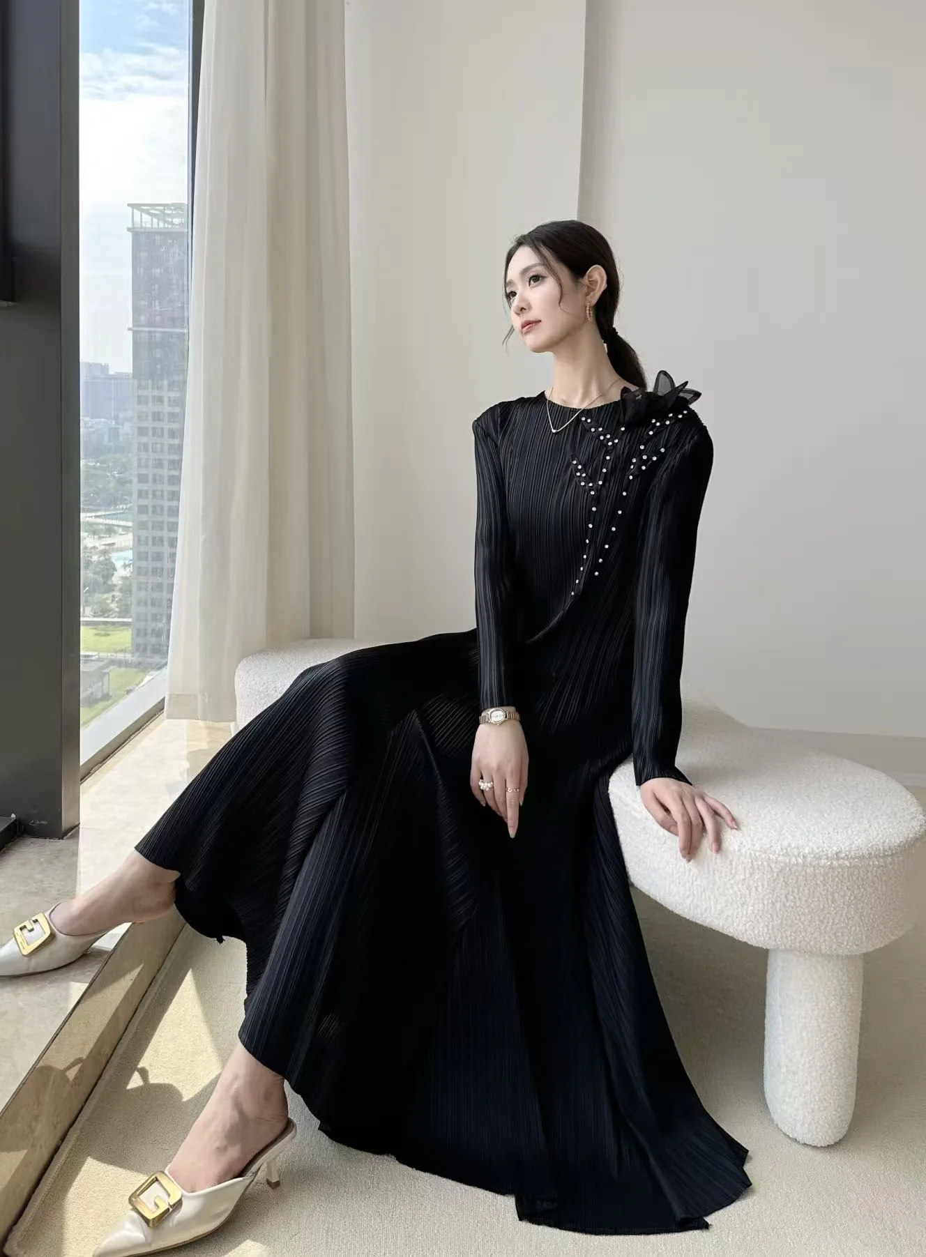 

Sanzhai Fold 2025 Autumn New Fold Round Neck Three Dimensional Flower Style Show Slimming and Cover Meat Elegant Aging Dress