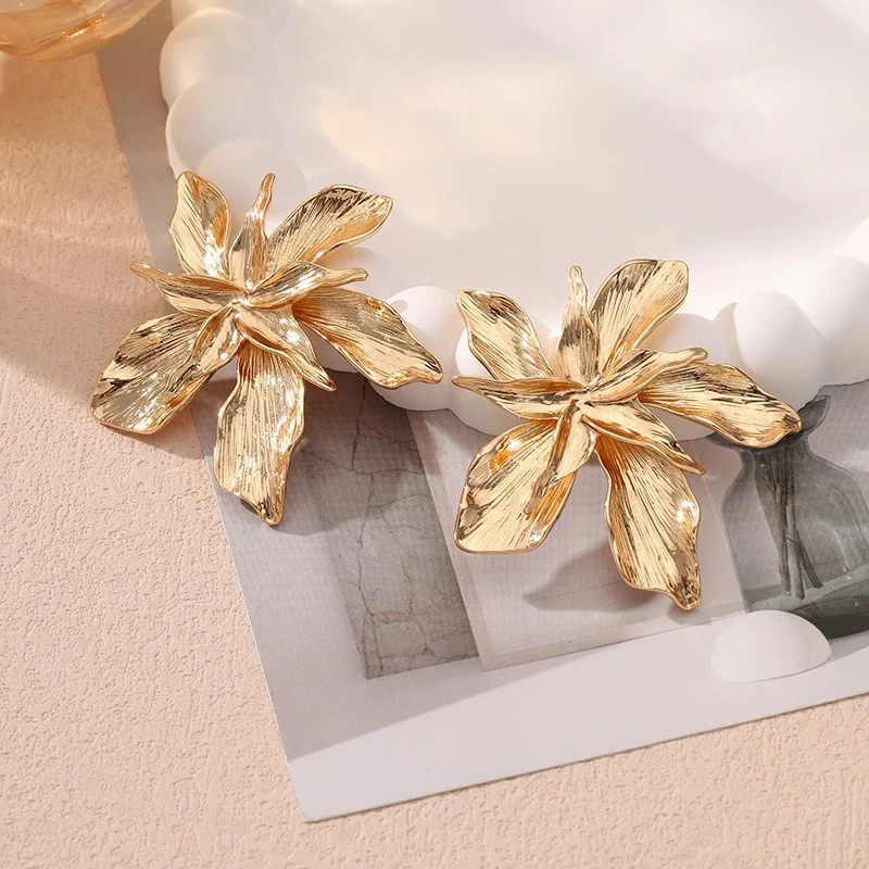 2024 New Vintage Metal Gold Color Flower Big Earrings For Women Fashion Floral Statement Earrings Jewelry Gift Wholesale