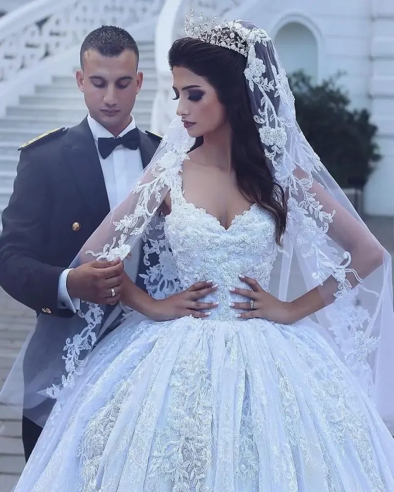 Abiti da sposa arabi personalizzati con abito da ballo Dubai con applicazioni di perline in pizzo Vestido De Fiesta De Boda Abito da fidanzamento da sposa