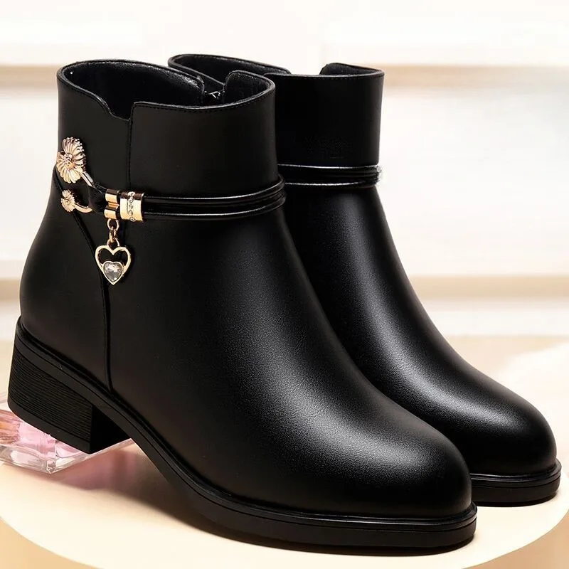 

Autumn Winter Women Leather Boots Fluffy Plush Warm Snow Boots Comfortable Mother Shoes Trend Rhinestone Cotton Shoe Botas Mujer