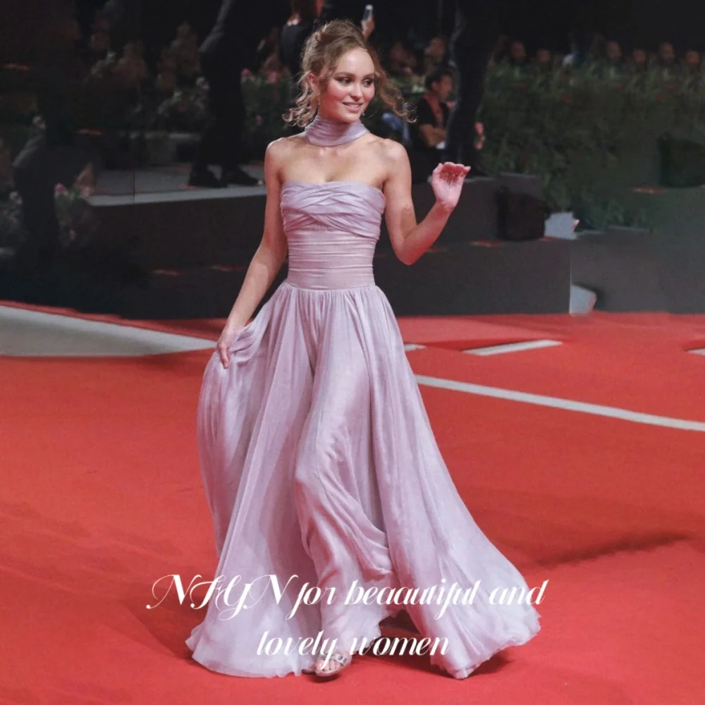 NFYN Elegant Modern Style Prom Dresses Strapless Backless Pleating Prom Gown A-Line Trailing Evening Dresses 프롬 드레스 Customized