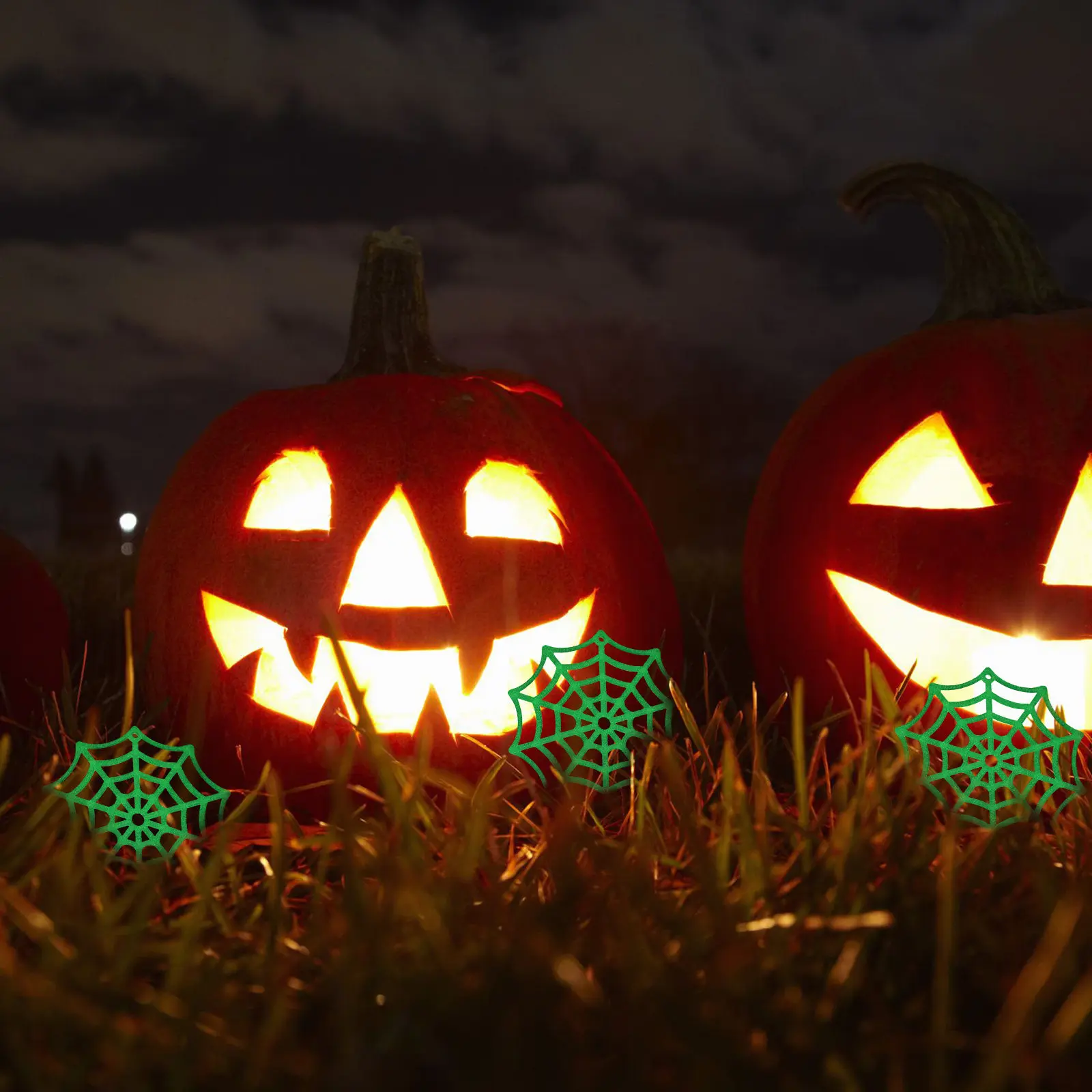 

150 шт. светящихся в темноте паутинок для декора на Хэллоуин, пластиковая паутина для дома с привидениями, сада, двора, для использования внутри и снаружи помещений, для вечеринок