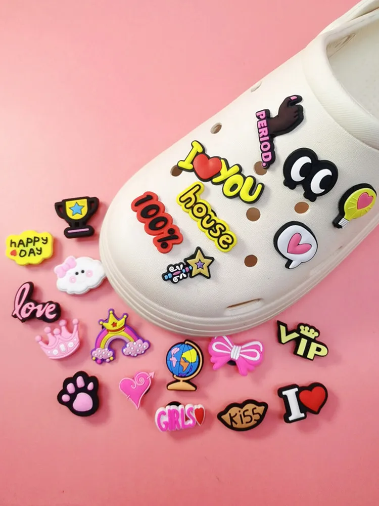 Nhiều Màu Sắc Tình Nhân Thái PVC Giày Charm Diy Giày Đồ Trang Trí Nguồn Gốc Gây Bít Khóa Trang Trí Nữ Croc Đồ Trang Trí Trẻ Em Đảng Quà Tặng