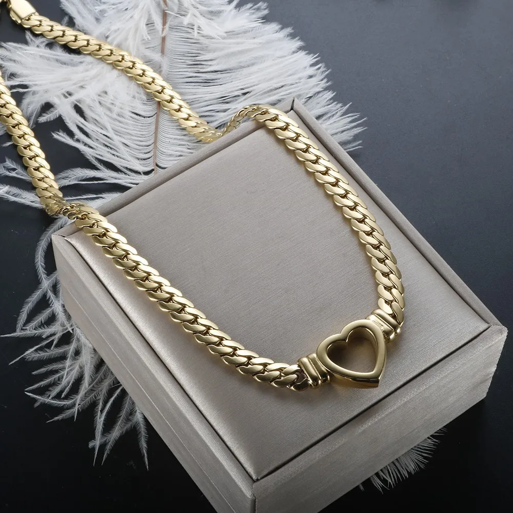 European And American Niche Design Ins Blogger Style Retro Fashionable Personality Hollow Love Braided Chain Titanium Steel Clav image 2