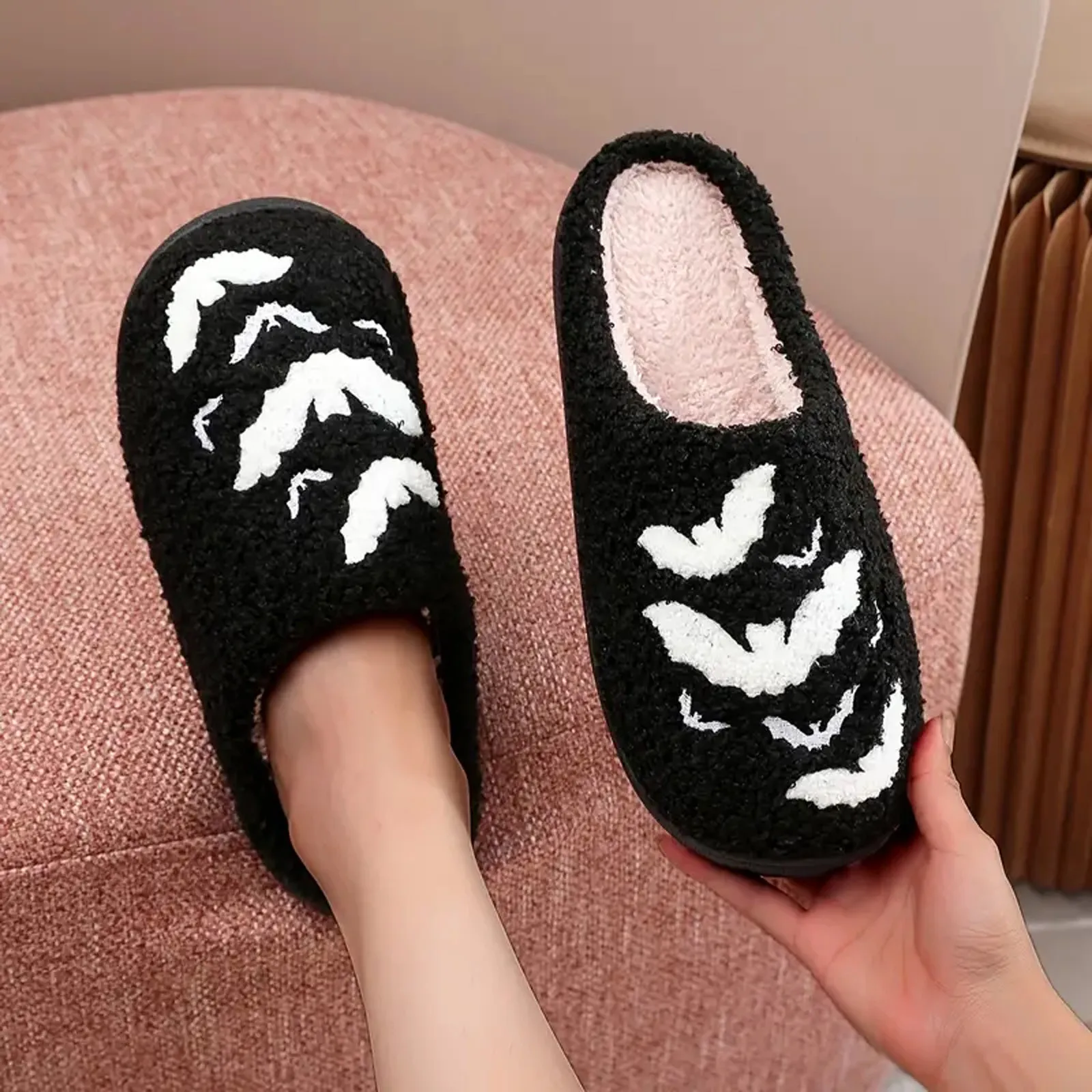 2024 Cartoon Bat Home Cotten Slippers Women's Winter Halloween Black Warm Plush Slippers Men Flip Flops Indoor Floor Slippers