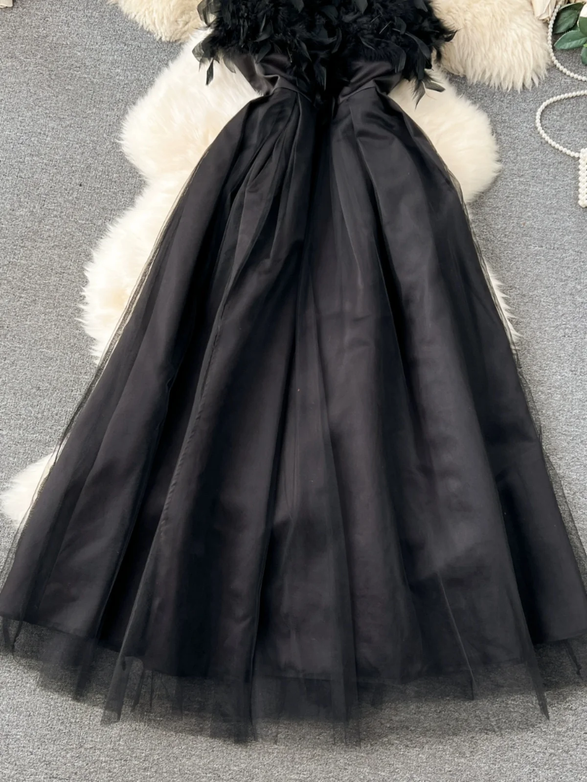 Designer Party Feathers Black Long Evening Dress For Women Straps Sexy Backless Tulle Fashion A Line Pleated Long Dresses Summer