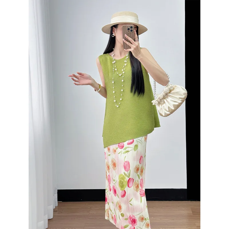 

Solid Colour Sleeveless Round Neck Top High Waist Pleated Printed Bustier Skirt Two-piece Miyake 2025 Summer New Women's Suit