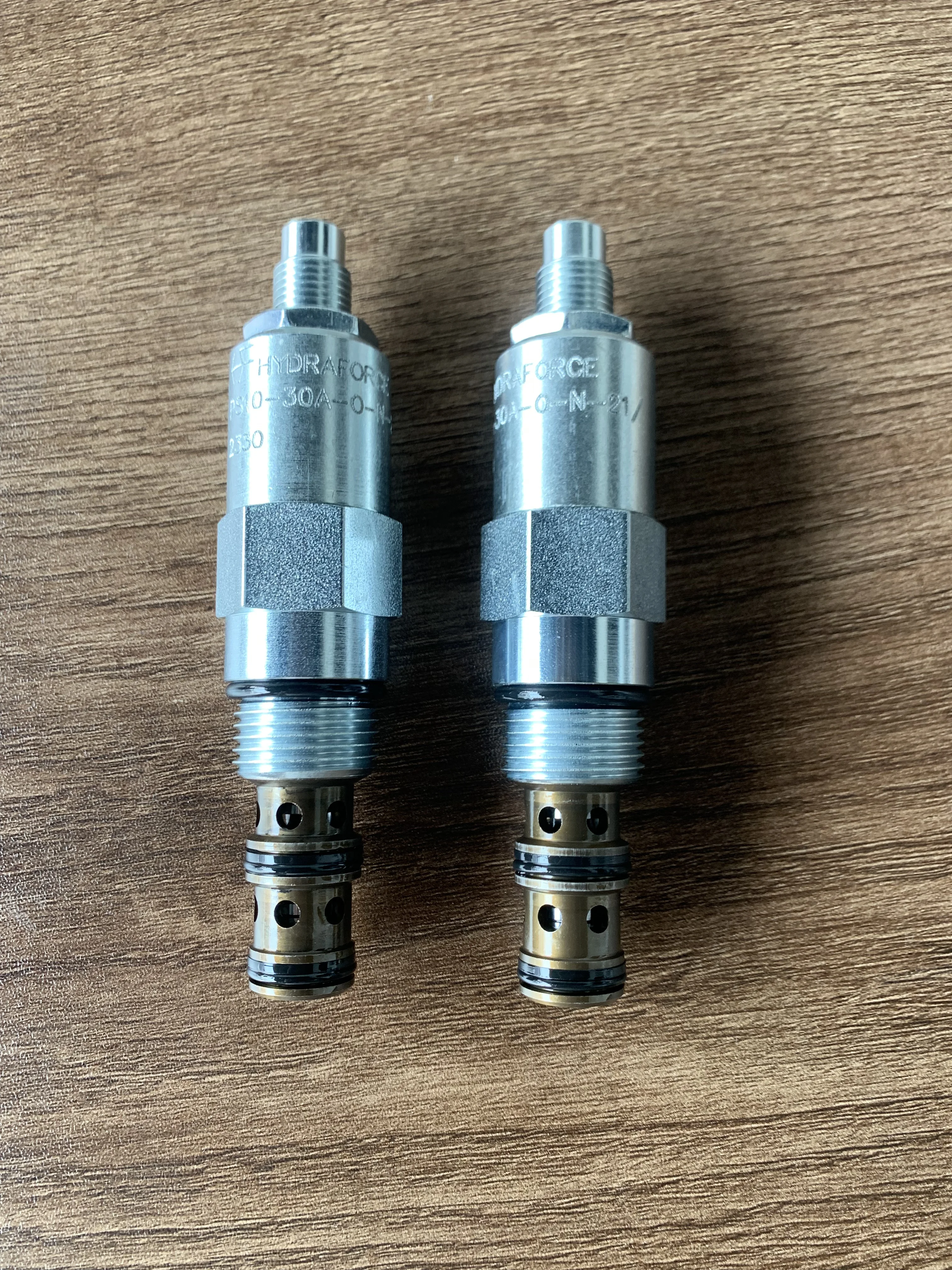 PS10-30A-0-N-21 PS10-30A PS10-30 PS10-30A-0-N PS10-30-0 PS10 HYDRAFORCE الأصلي صنع في الولايات المتحدة الأمريكية خرطوشة صمام إدراج في المخزون