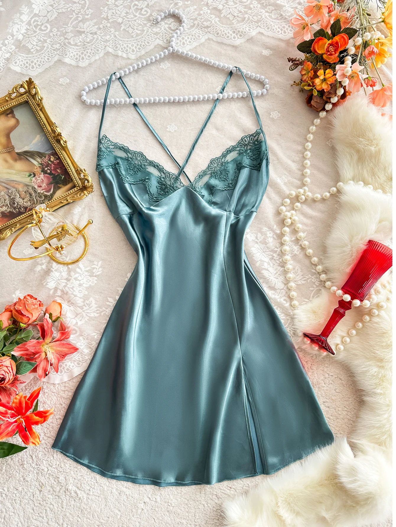 

Новая кружевная сексуальная женская ночная сорочка с перекрестными бретелями, V-образным вырезом и боковым разрезом для дома и вечеринок