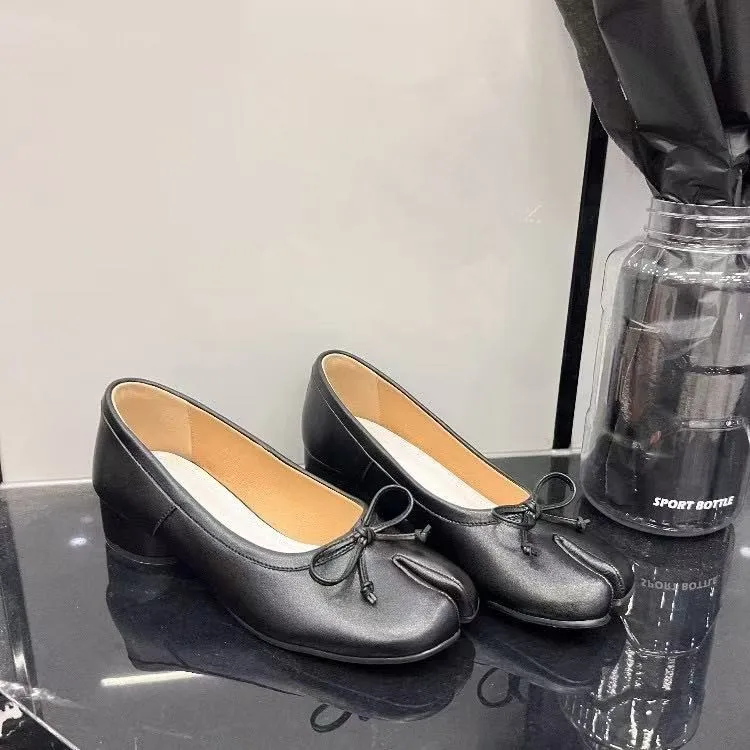 

Women's Leather Split Toe Ballet Flats Bow Detail Fashionable Round Toe Low Heel Shoes Comfortable Stylish Flats for Daily Wear