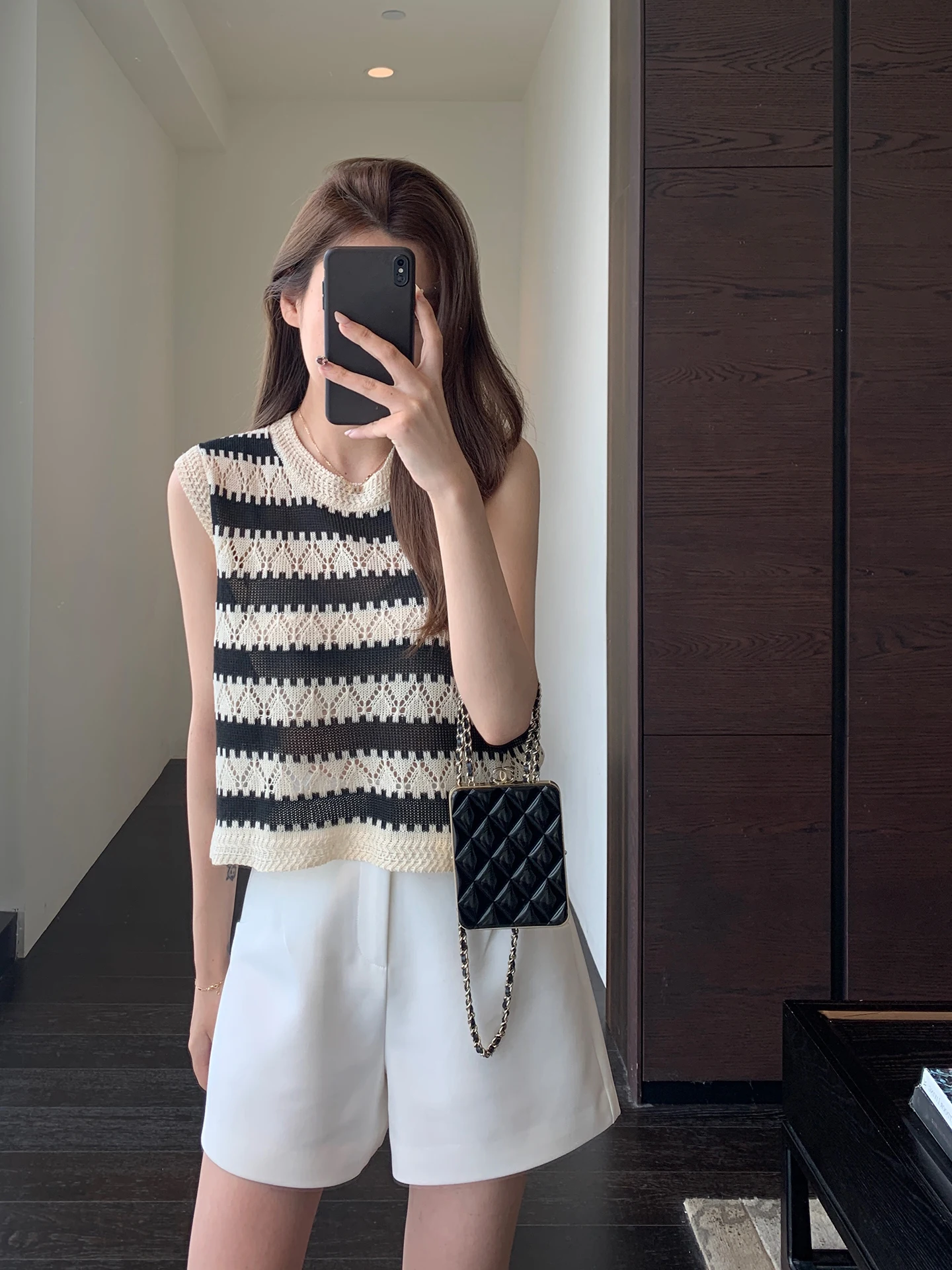 

Новинка! Женская вязаная майка с вырезами и полосками, с коротким рукавом, свободного кроя, для весны и лета, в повседневном стиле.