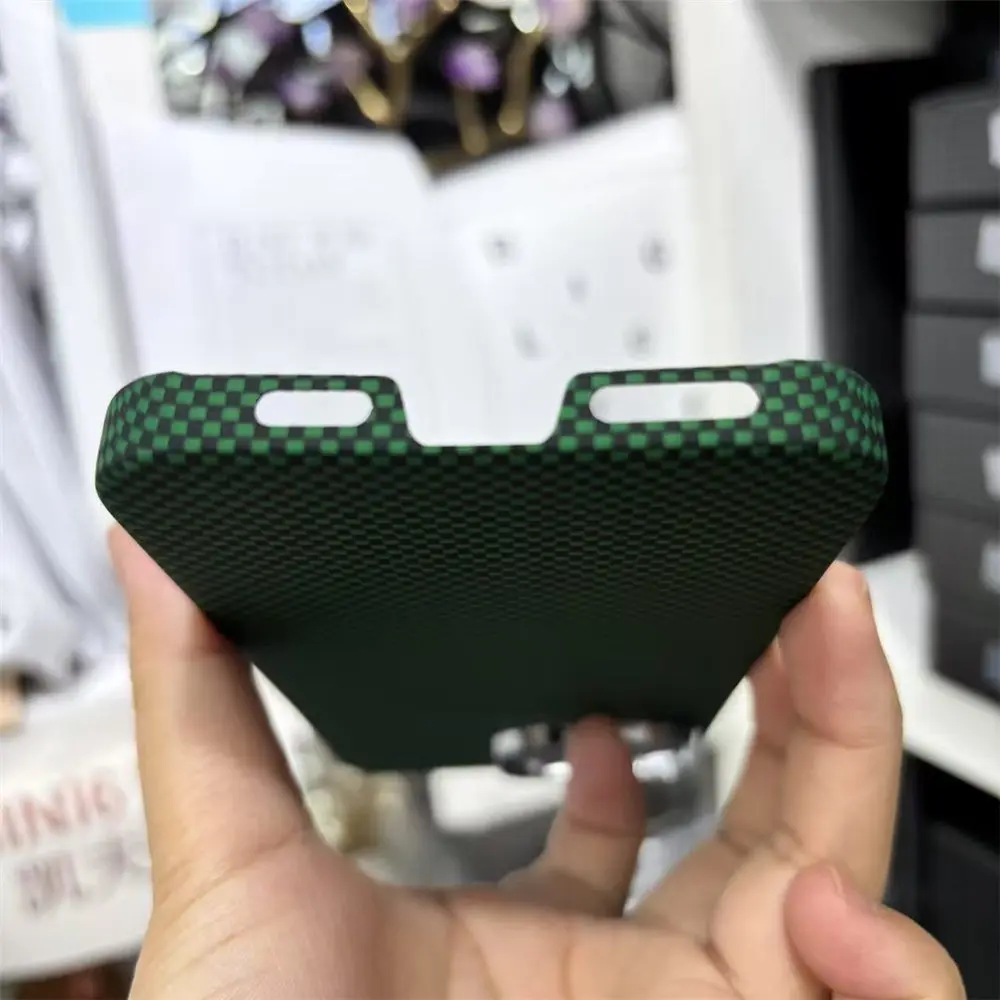 Wąskie etui z włókna węglowego Premium z aramidą do iPhone'a 16Pro 16 Pro Max Matowe etui magnetyczne
