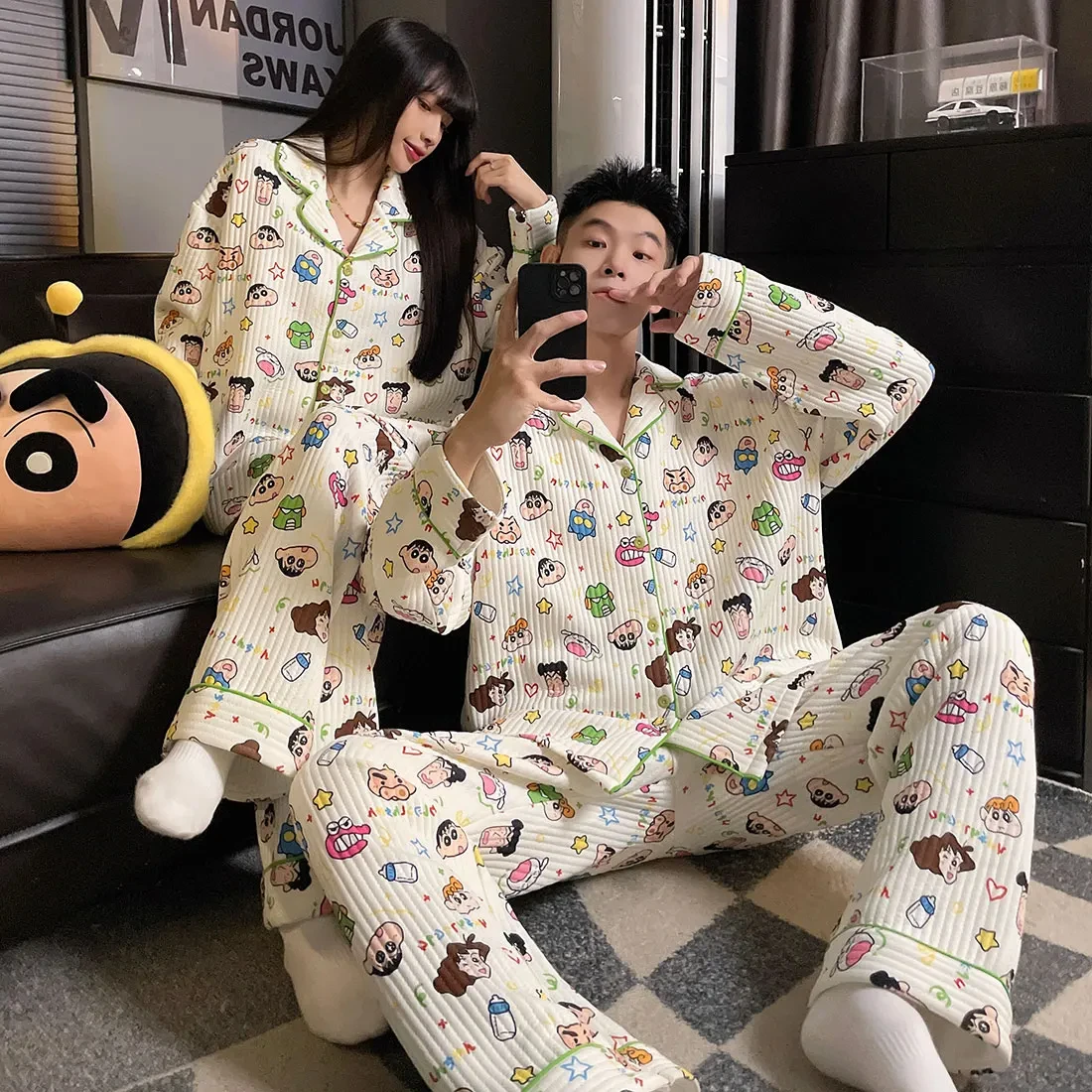 

Аниме Kawaii карандаш Шин-Чан утолщенные воздушные хлопковые многослойные мультяшные пары Spwear домашняя одежда осень-зима женские семейные пижамы