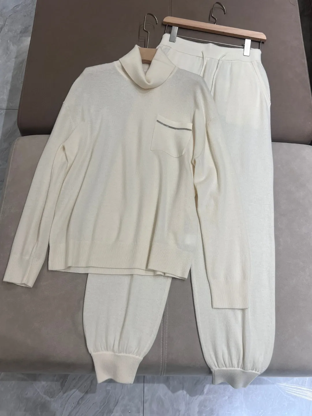 Casual pure cashmere exquisitely decorated knitted pant suit