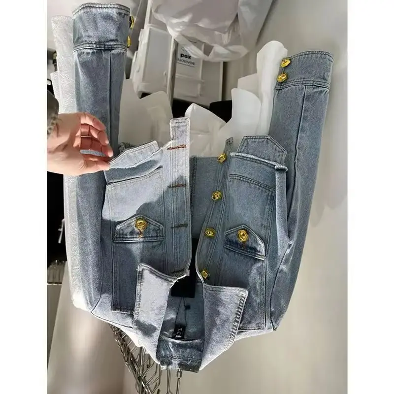 

Женская новая модная темпераментная джинсовая куртка с золотыми пуговицами в стиле ретро, экзотическая джинсовая куртка с нерегулярными лацканами, весна-осень