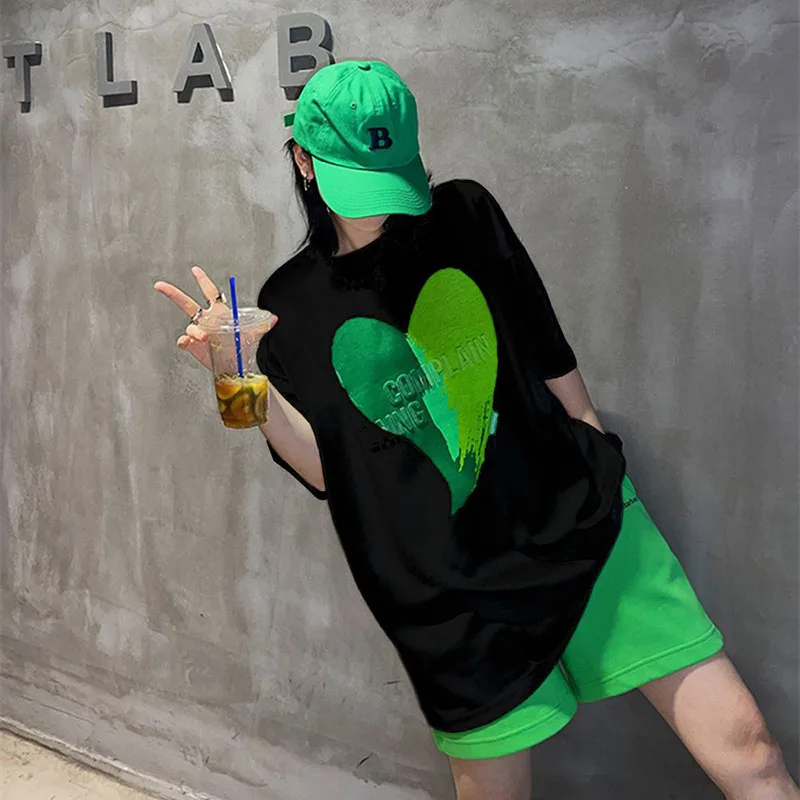 Moda O-Collo Manica corta Impiombato Lettera stampata Camicette Abbigliamento femminile 2025 Estate Nuovo stile giovane allentato Top Camicie casual