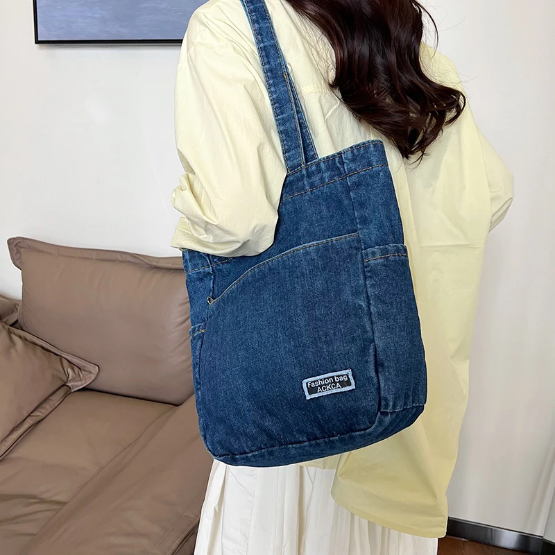 New denim personalized large capacity bag, fashionable and casual shoulder bag, college student commuting tote bag