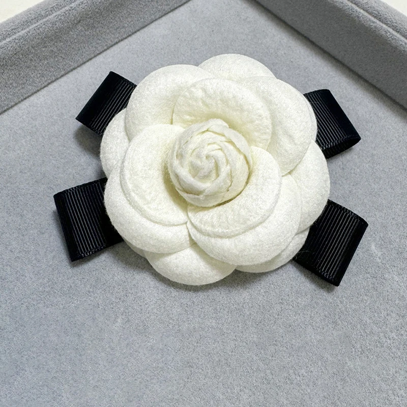 جديد النسيج زهرة الكاميليا بروش المخملية ربطة القوس فيونكة السيدات كلية نمط قميص طوق دبابيس دبابيس خمر للنساء