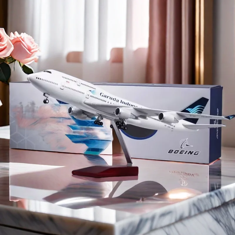 

Resin Plastic Alloy Plane 47CM 1/150 Scale luxury Airplane Model Boeing B747 Garuda Indonesia Aircraft Toy with Light and Wheels