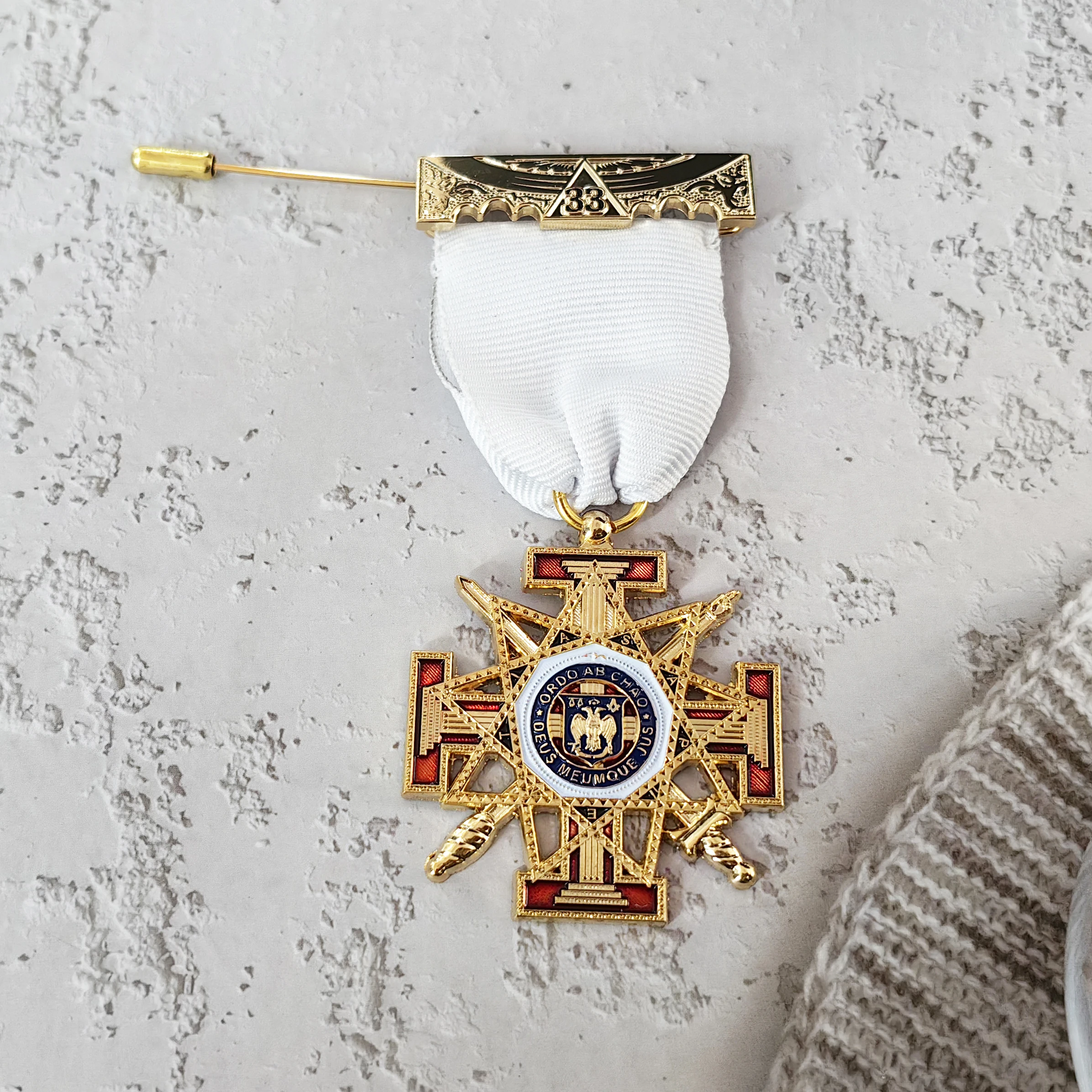 

Masonic Ribbon Medal Lapel Pins Badge Mason Freemason Badge Size 4.5and 4.5cm Anniversary Present Brooch Accessories Souvenier