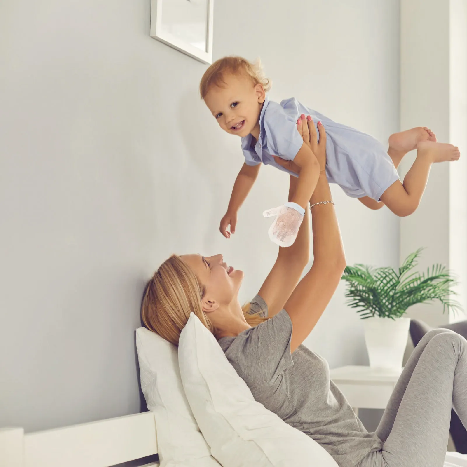 

2Pairs Baby Thumb Sucking Stop Gloves Anti-Scratch Infant Finger Guards Breathable Quick-Dry Mesh Stop Thumb Sucking Finger