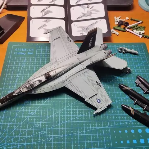 Creative Military Diecast DIY Assemble 1:72 Scale F18 Fighter F-18 Airplane Model Aircraft Model Toy Plane For Boy Educational C
